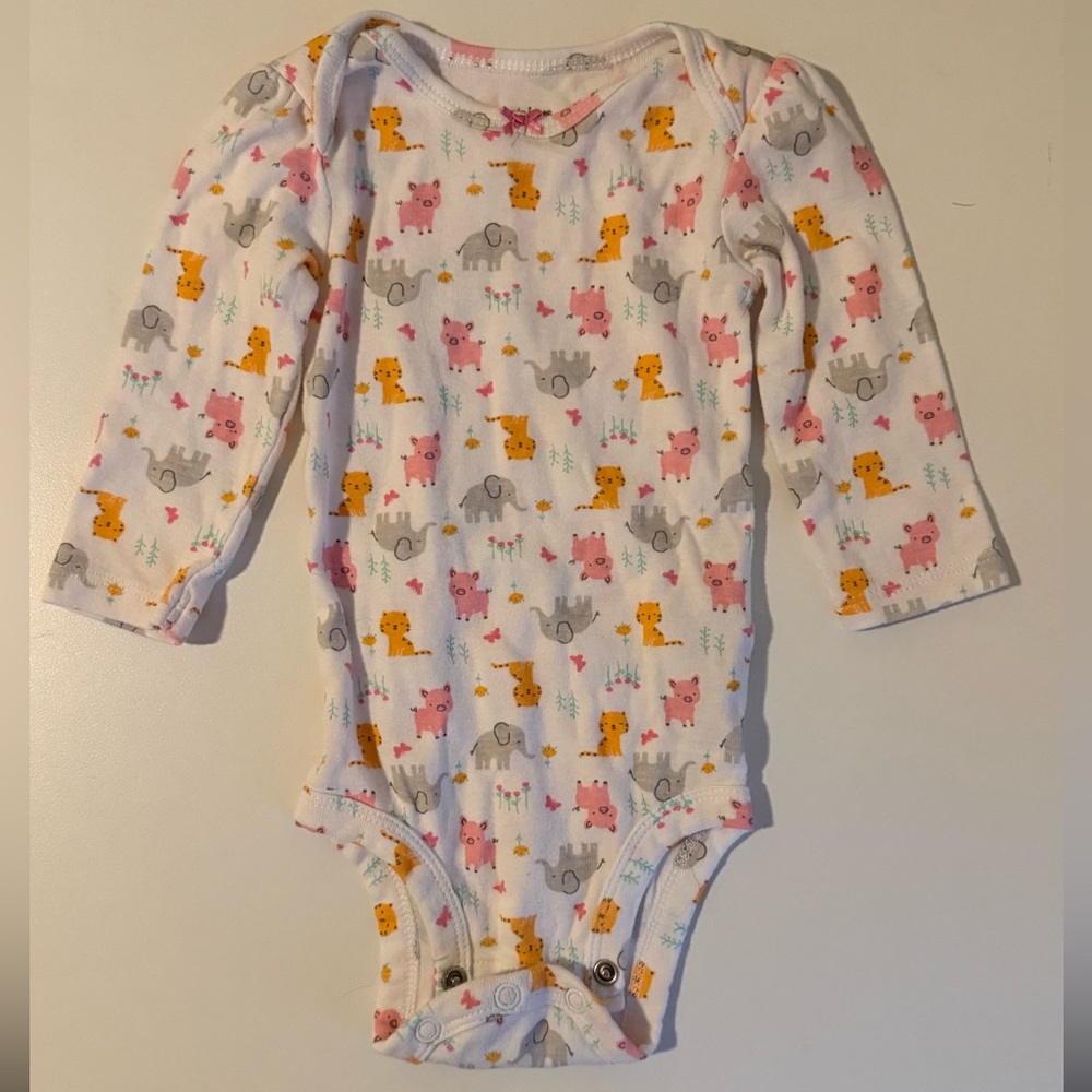 Great Condition! Set of 4 Long Sleeve Baby Onesies, 3-6 Months - Picture 4 of 9